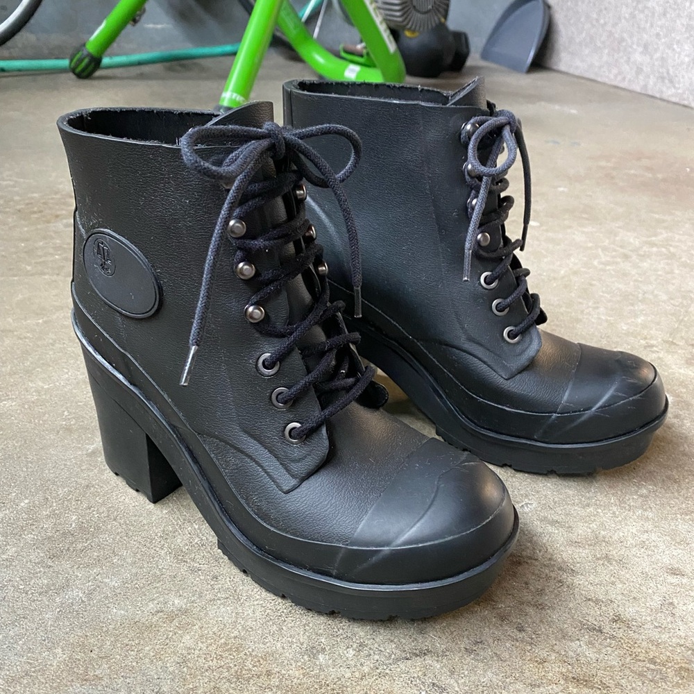 Hunter lace up boots